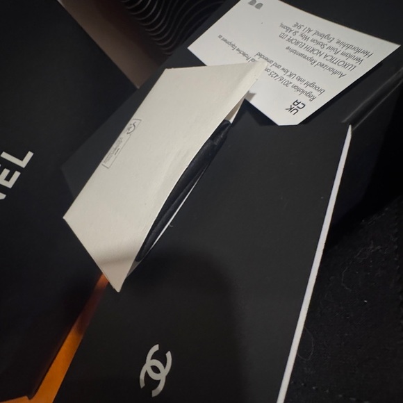 CHANEL lambskin Plum Sunglasses. Rare. Authentic - Picture 11 of 16